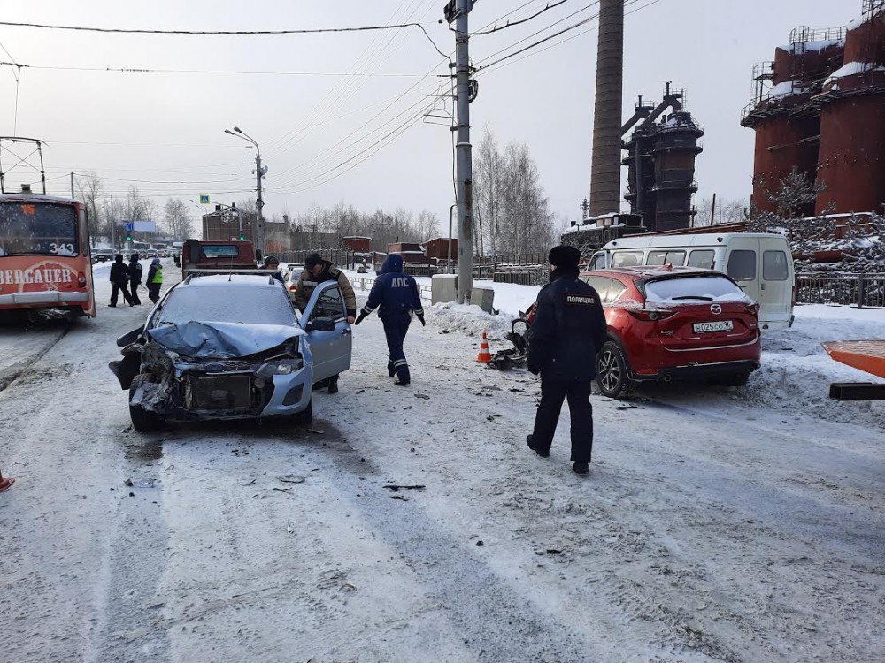 22-летнего водителя ГАЗели штрафовали 17 раз: подробности аварии в центре Нижнего Тагила (фото, видео)