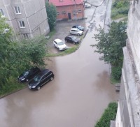 Только вплавь. Жители Нижнего Тагила жалуются на «моря» после сильного дождя