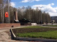 Неизвестные подожгли танк-памятник Т-72 на Вагонке (фото)
