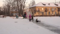 Сергей Носов недоволен ледовыми горками на Тагилстрое, которые строили сами жители (видео)
