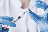 Свердловские власти назвали дату начала массовой вакцинации от ковида и признали, что заболеть можно и с прививкой