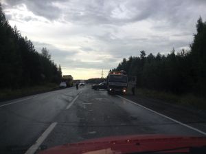 Дорожные работы и лобовое ДТП заблокировали Серовский тракт