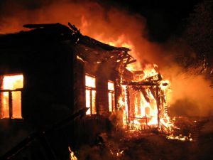 Два человека погибли при пожаре в пригороде Нижнего Тагила