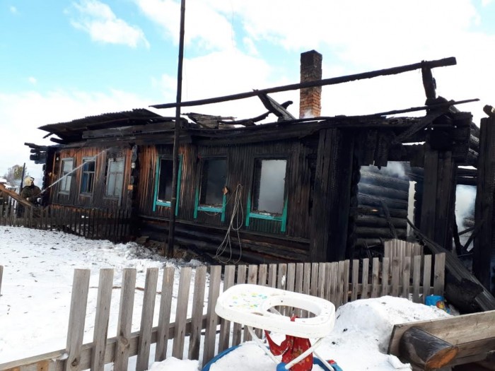 Двухлетняя девочка погибла в пожаре под Нижним Тагилом