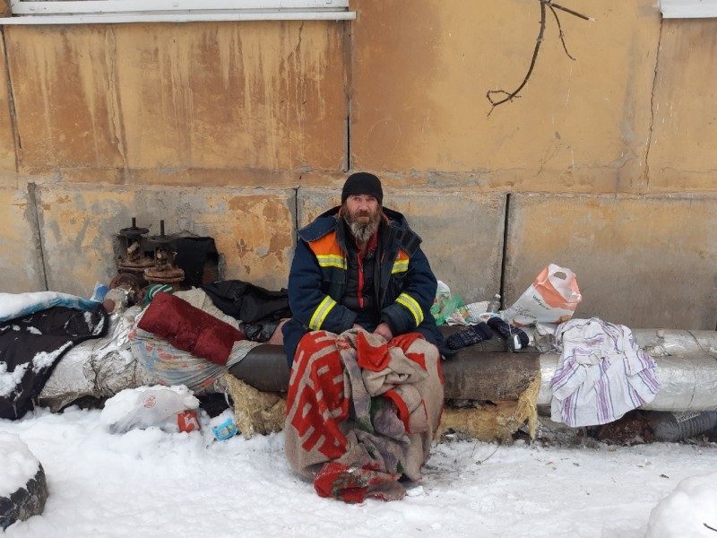 Предлагали отвезти в православный реабилитационный центр, но там нельзя курить и пить: история одного бездомного в Нижнем Тагиле