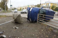 На Вагонке в результате ДТП дорожный знак упал на пешехода (фото)