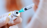 «Никто даже не полысел»: свердловские власти ответили на критику российской вакцины от ковида