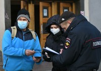В Свердловской области могут ввести штраф за появление на улице без маски