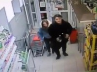 Тагильские полицейские разыскивают молодую пару, похитившую из магазина алкоголь (фото)