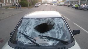 В сумерках на проспекте Строителей автомобиль сбил пешехода (фото)