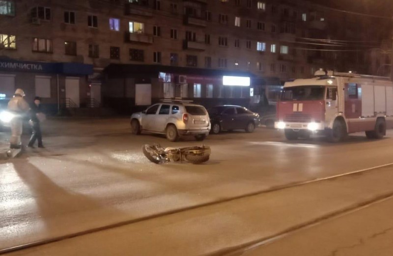 36-летний тагильчанин на иномарке сбил мотоциклиста и скрылся с места аварии (фото)