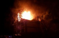 30 человек 12 часов тушили пожар в коттедже под Нижним Тагилом (фото, видео)