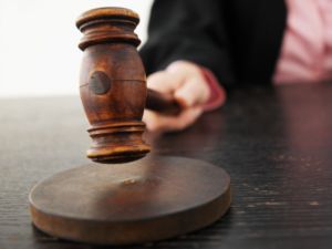 Коллегия присяжных оправдала двух членов нижнетагильской ОПГ, державшей в страхе  жителей Вагонки