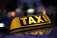 В Нижнем Тагиле в популярном такси стали требовать предоплату с клиентов