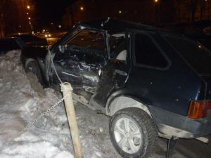 Три человека пострадали в дорожной аварии на Вагонке