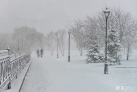 О сильном снеге и гололёде на Среднем Урале предупреждают спасатели: Екатеринбург уже завалило снегом (фото)