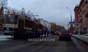 Девочку, которая вышла из трамвая, сбили на проспекте Ленина (фото)