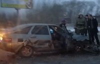 В Нижнем Тагиле на Восточном шоссе 66-летний мужчина на Opel врезался в ВАЗ (фото, видео)