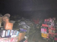Из-за замыкания электропроводки в Нижнем Тагиле сгорел склад с обувью (фото)