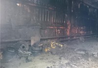 Полыхающий склад на Индустриальной тушили шесть пожарных расчётов (фото)