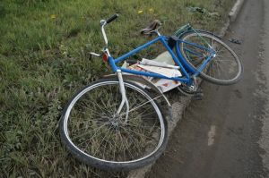 ВАЗ сбил пожилого велосипедиста на зебре (фото)