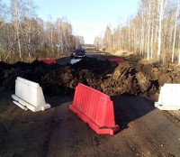 Курганские власти перекопали дорогу в Свердловскую область чтобы отгородиться от коронавируса (фото)