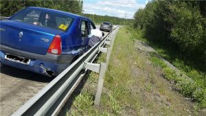 На Серовской трассе разбился Renault Logan, погиб пассажир (фото)