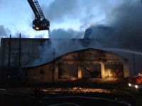 Пожар на территории хладокомбинатата в Нижнем Тагиле локализовали на площади 470 кв. м. Продолжается тушение отдельных очагов горения