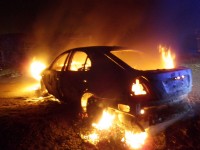 В Нижнем Тагиле ревнивая невеста сожгла автомобиль разлучницы