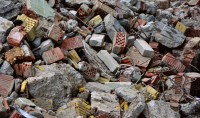 В пригороде Нижнего Тагила под видом рекультивации земель в карьер скидывали опасные отходы