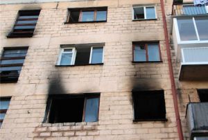 Пожар в общежитии на Вагонке перерос в потасовку (фото)