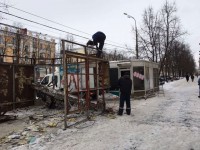 Мэрия Нижнего Тагила продолжает снос нестационарных павильонов: сегодня убрали ларек на улице Ленина (фото)
