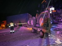 Подробности смертельной аварии под Нижним Тагилом: прицеп с экскаватором занесло на «встречку»