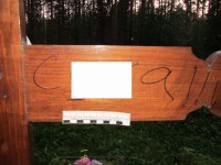 В пригороде Нижнего Тагила пенсионер писал нецензурные слова на могилах товарищей