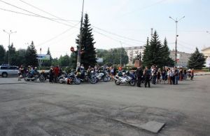 Два мотоциклиста столкнулись на Театральной площади. Один из них впервые сел на мощный байк