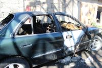 Алкоголик-бродяга спалил две иномарки, одну из них у здания ГИБДД (фото)