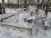 Школьники разгромили сельское кладбище под Нижним Тагилом. Поврежден 41 памятник (фото)