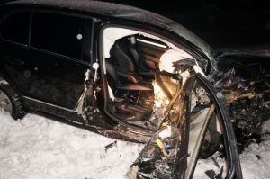 Четыре человека пострадали в лобовой аварии на Серовской трассе (фото)