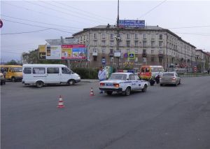 В центре Нижнего Тагила на пешеходном переходе сбили пенсионерку (фото, видео)