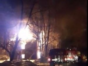 Двухэтажный дом полностью сгорел на Старателе (видео)