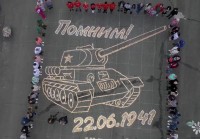 В Нижнем Тагиле из 8 тыс. свечей «нарисовали» танк Т-34. Видео