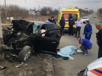 В Нижнем Тагиле Audi А3 на большой скорости врезалась в столб: женщина водитель погибла на месте (фото)