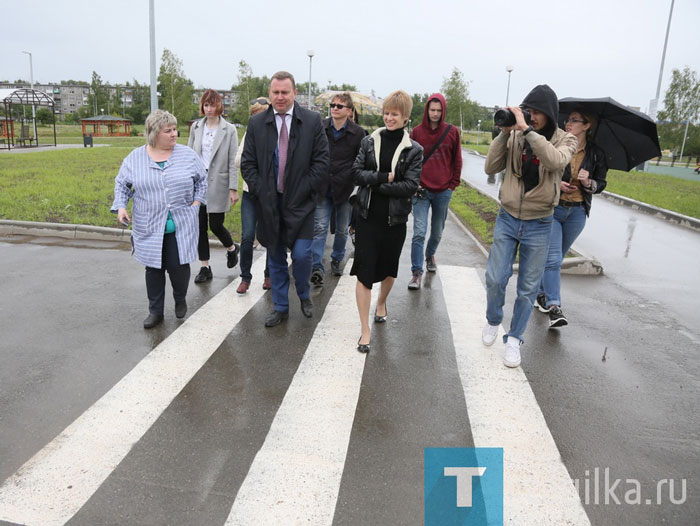 Администратор паблика «Типичный тагильчанин» Екатерина Смирнова (вторая слева) в пресс-туре мэра