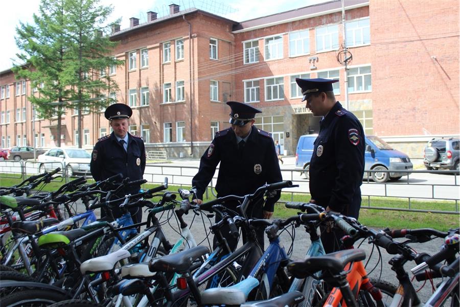 Полиция проверяет комиссионный магазин на Газетной 