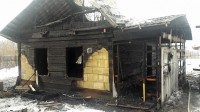 «Внук хозяйки дома разжег костер в комнате»: на Сухоложском полностью сгорел частный дом (фото)