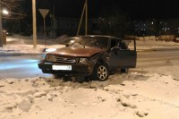 В Нижнем Тагиле пьяный водитель без прав на ВАЗ-21099 протаранил Skoda Octavia. Пострадавший хотел разобраться с виновником по-мужски (фото, видео)