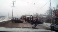 Не снизил скорость перед поворотом на обледенелой дороге: в лобовом ДТП на Вагонке пострадала женщина (фото)