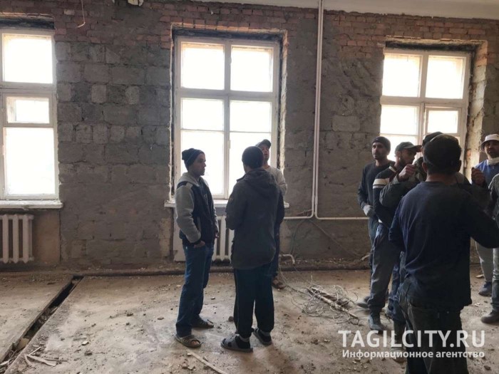 Тагильские школы строят и ремонтируют нелегальные мигранты: на объекте «Стройкомплекса» снова поймали нелегалов