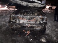 В Нижнем Тагиле сгорел внедорожник. Одна из версий - поджог (фото)
