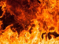 Хотел разжечь печь бензином: в пригороде мужчина спалил дом и чуть не сгорел сам